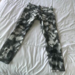 Lulu lemon leggings size 8. Perfect condition. High rise